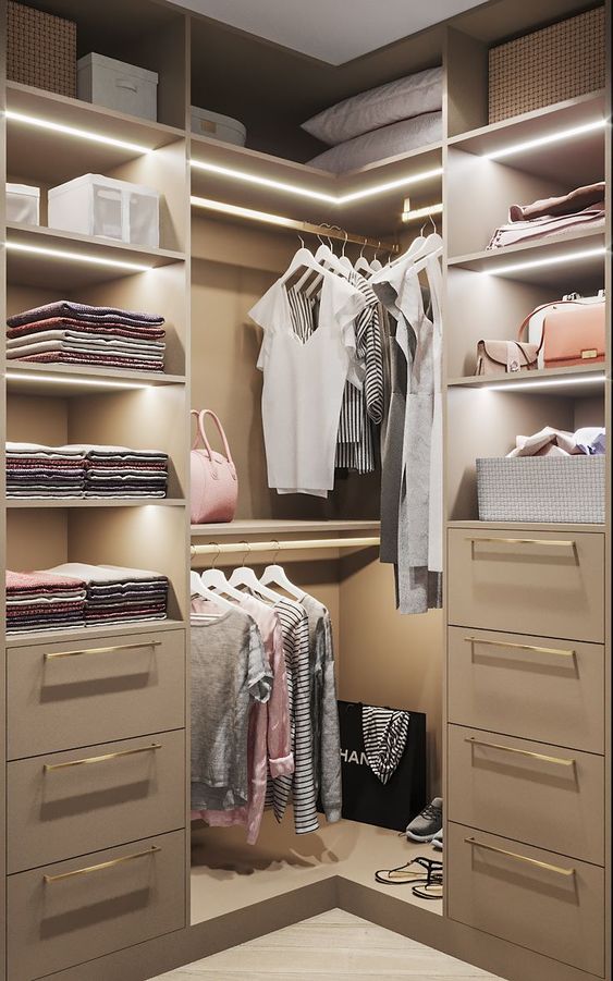 Custom Walk-in Closets